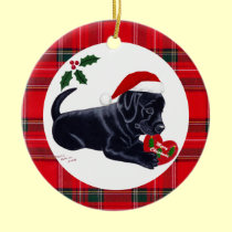 個人化されたクリスマスの黒の実験室の子犬 オーナメント