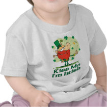 私によってがアイルランドのおもしろいな小妖精のTシャツである私に接吻して下さい