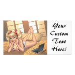 Alリオによってコンピュータが付いているベッドでブロンドセクシーなポニーテール フォトカード