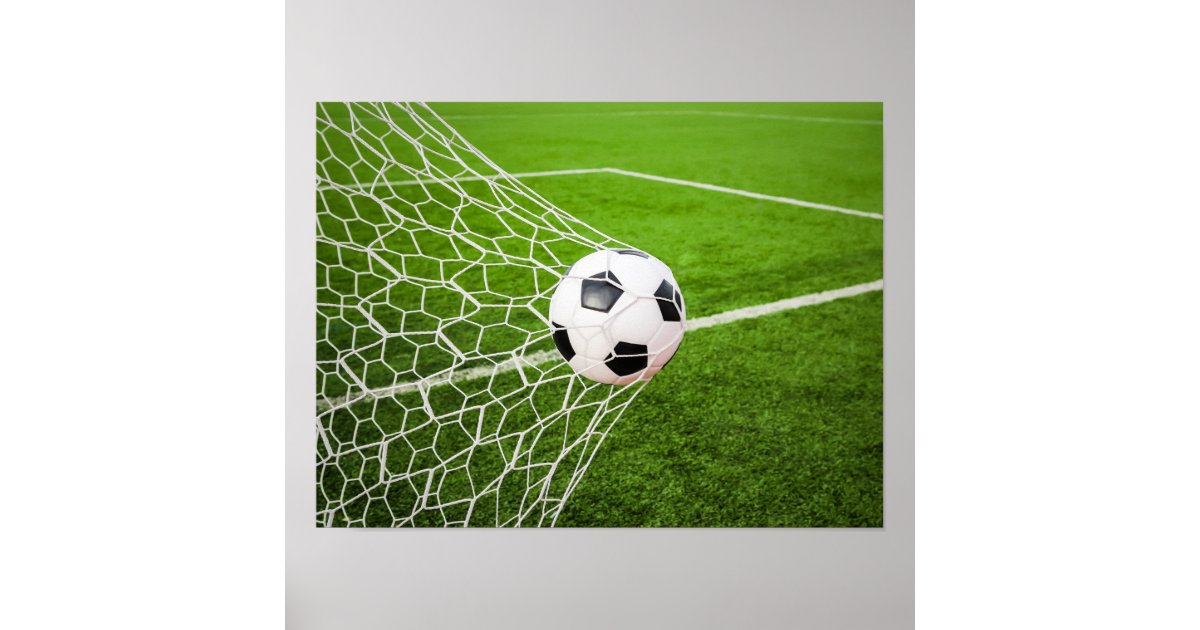 ゴールの網に当るサッカーボール ポスター Zazzle Co Jp