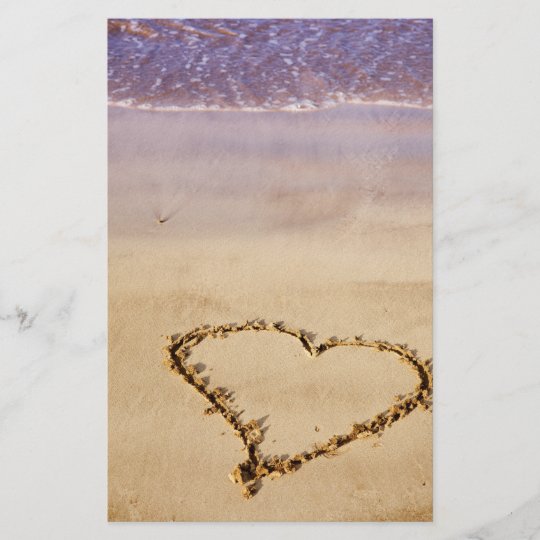 ハートの砂のビーチの海のロマンチックなバレンタイン カスタム 便箋 Zazzle Co Jp