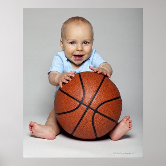 バスケットボールを保持している男の赤ちゃん 6 9か月 ポスター Zazzle Co Jp