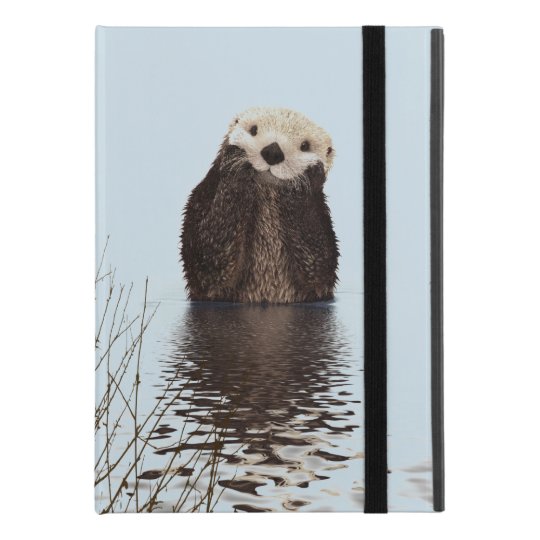 彼の保持する池に立っているかわいいカワウソ顔 Ipad Pro 9 7 ケース Zazzle Co Jp