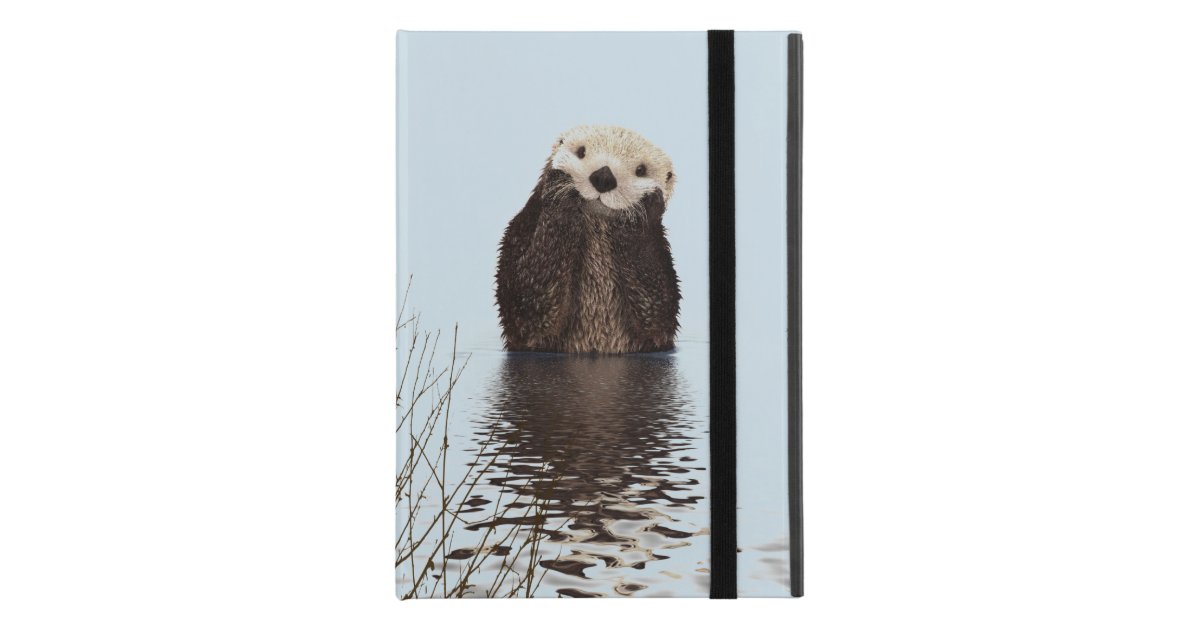 彼の保持する池に立っているかわいいカワウソ顔 Ipad Pro 9 7 ケース Zazzle Co Jp