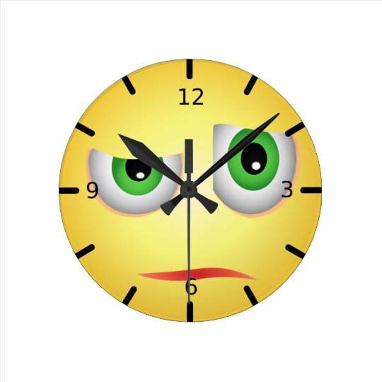 懐疑的おもしろい絵文字顔 ラウンド壁時計 Zazzle Co Jp