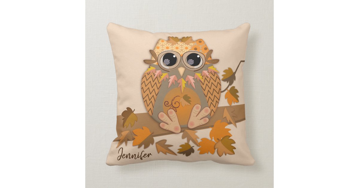 秋フクロウと名前をカスタムする クッション Zazzle Co Jp 秋フクロウと名前をカスタムする クッション Zazzle Co Jp
