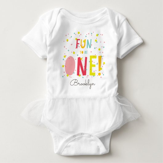 ああ何のおもしろいは1つ紙吹雪の最初の誕生日パーティー ベビーボディスーツ (正面)