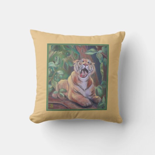 あくびする虎 クッション (正面)