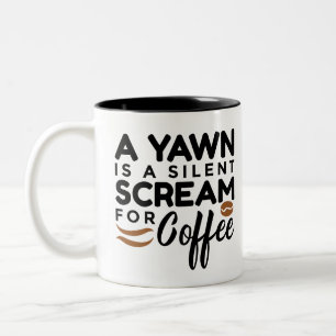 あくびはコーヒー・マグのための静かな叫びです ツートーンマグカップ