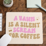 あくびはコーヒ静かーピンクの叫び声おもしろいだ マウスパッド<br><div class="desc">あくびはコーヒーピンク静かレトロ可愛いマウスパッおもしろいドのための叫び！</div>