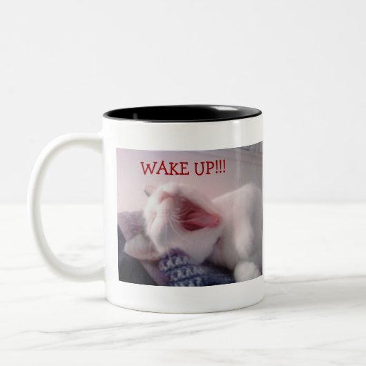 あくびをしている猫 ツートーンマグカップ (左)