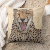 あくびをするチーター クッション (ブランケット)