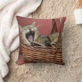 あくびをする猫枕 クッション (ブランケット)