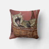 あくびをする猫枕 クッション (裏面)