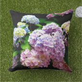 あじさいエレガントピンク色の紫のフローラ アウトドアクッション (芝生)