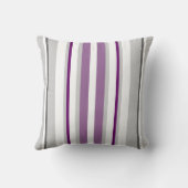 あずき色のモダンのストライプなパターンか藤色または白または灰色 クッション (裏面)