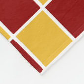 あずき色及び金ゴールドのチェック模様のフリースブランケット フリースブランケット (角)