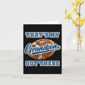 あそこに私の孫がいるのよ、フットボール応援するおばあちゃん カード (黄色い花)