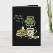 あたたかなセントパトリックデーのアイリッシュコーヒーとヴィンテージの本 カード (正面)