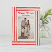 あたたかな願いを込めたクリスマスの写真カード。赤い水彩のストライプ シーズンカード (スタンド正面)