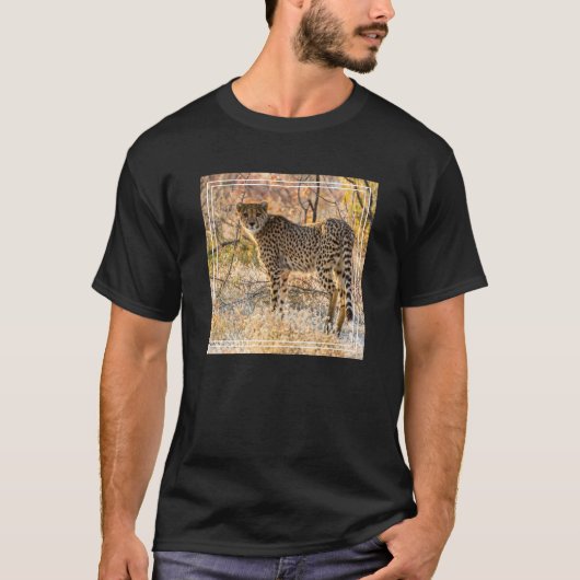 あたりを見回すチーター Tシャツ (正面)