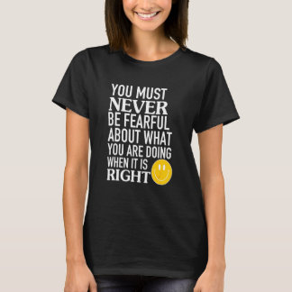 あなたがやっていることに決して恐怖を感じるな Tシャツ