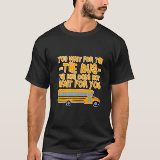 あなたがバスを待つ、バスはあなたを待たない Tシャツ