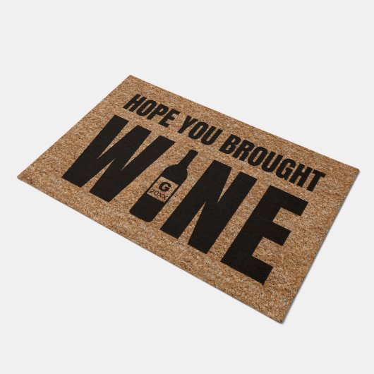 あなたがワインモノグラム年の茶色を持ってカスタム来ることを願う ドアマット (アングル)