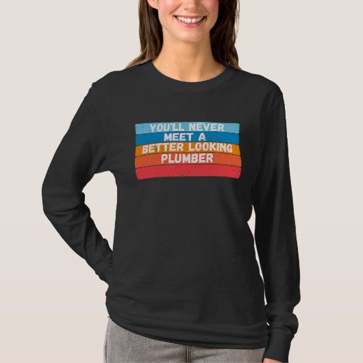 あなたが会う配管工でこの人よりイケメンはいない Tシャツ (正面)