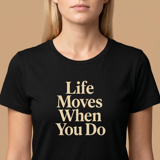 あなたが動けば、人生も動く Tシャツ
