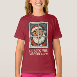 あなたが寝ている時、サンタは見ている – クリスマスの怖いジョークTシャツ Tシャツ