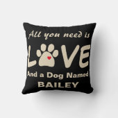 あなたが必要とするすべておよび犬の足の装飾用クッションは愛です クッション (裏面)