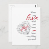 あなたが持っているものを愛するとき - インスピレーションの名言 ポストカード (正面/裏面)