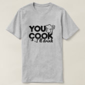 あなたが料理、私が飲む タイポグラフィー おもしろTシャツ Tシャツ (デザイン正面)