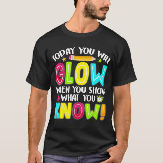 あなたが示すものデー先生たち学生おかしい Tシャツ