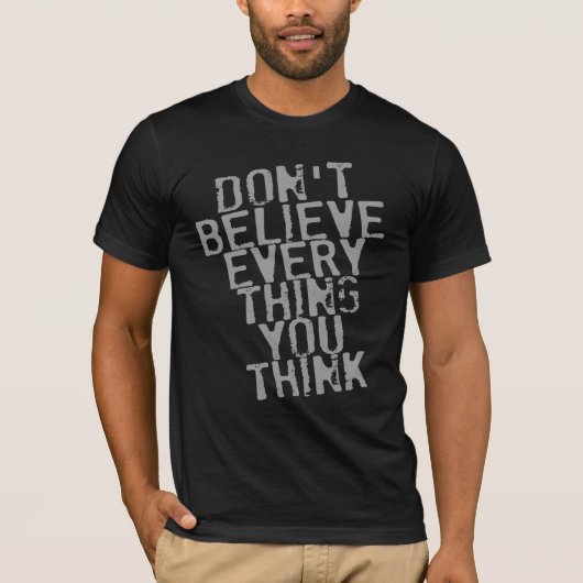 あなたが考えるすべてを信じないで下さい Tシャツ (正面)