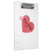 あなたと私のモダン赤いハートと鍵バレンタインデー クリップボード (右)