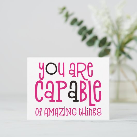 あなたには素晴らしいことがたくさんできる ポジティブ ホワイト ポストカード (スタンド正面)