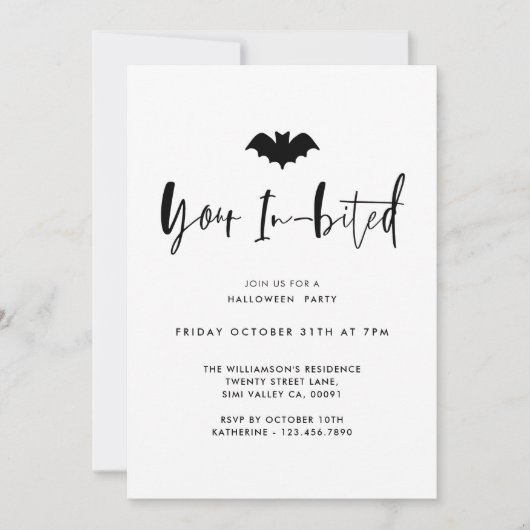あなたのインビテッドブラックこうもりミニマルハローウィンパーティ 招待状 (正面)