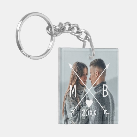 あなたのエレガント上品な愛モノグラムのハート矢印 キーホルダー (正面左)