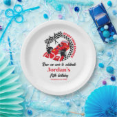 あなたのエンジンを開始する赤いレースカー任意の年齢誕生日 ペーパープレート (パーティー)