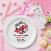 あなたのエンジンを開始する赤いレースカー任意の年齢誕生日 ペーパープレート (パーティー)