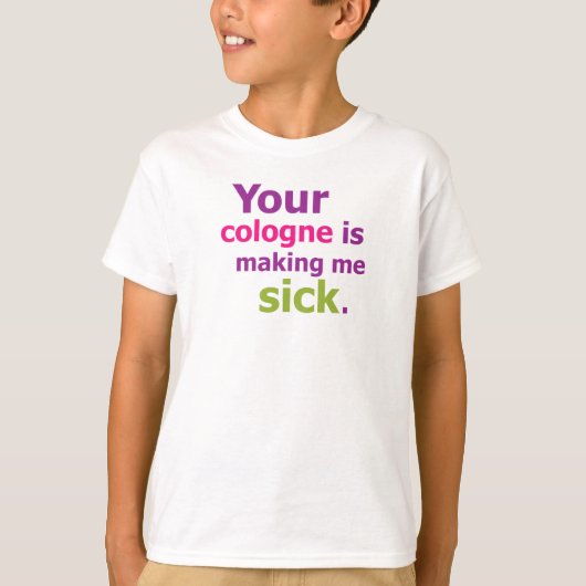 あなたのオーデコロンは私を病気にしています Tシャツ (正面)