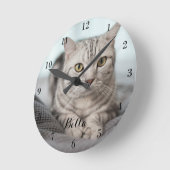 あなたのカスタム猫の写真のペットのパーソナライズされた所有者 ラウンド壁時計 (傾斜)