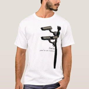 あなたのカメラは微笑します Tシャツ