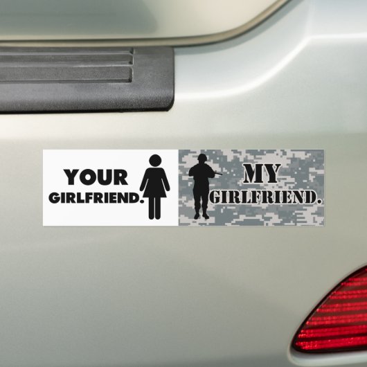 あなたのガールフレンド私のガールフレンド軍隊ボーイフレンド バンパーステッカー (車上)