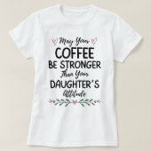 あなたのコーヒーが娘のコーヒーより強くなってほしい Tシャツ (デザイン正面)