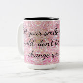 あなたのスマイルが世界を変える勇気付けられる ツートーンマグカップ (正面左)