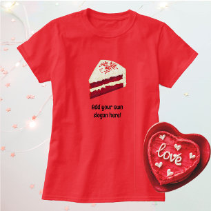 あなたのスローガンと赤いベルベットのケーキのスライス Tシャツ