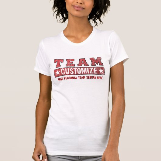 あなたのチーム名前およびスローガン-赤--をカスタマイズ Tシャツ (正面)